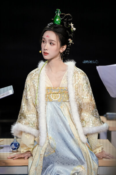 cr.胡萝卜雨丨陈都灵