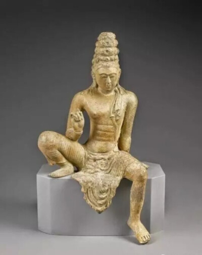 公元8世纪  斯里兰卡青铜镀金造像
英国伯明翰博物馆
