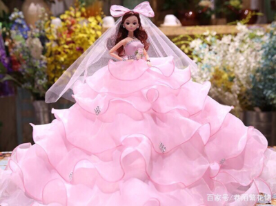 美丽的婚纱娃娃