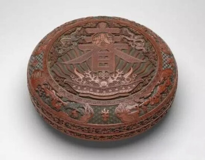 清乾隆  剔红春字捧盒  
英国王室藏
