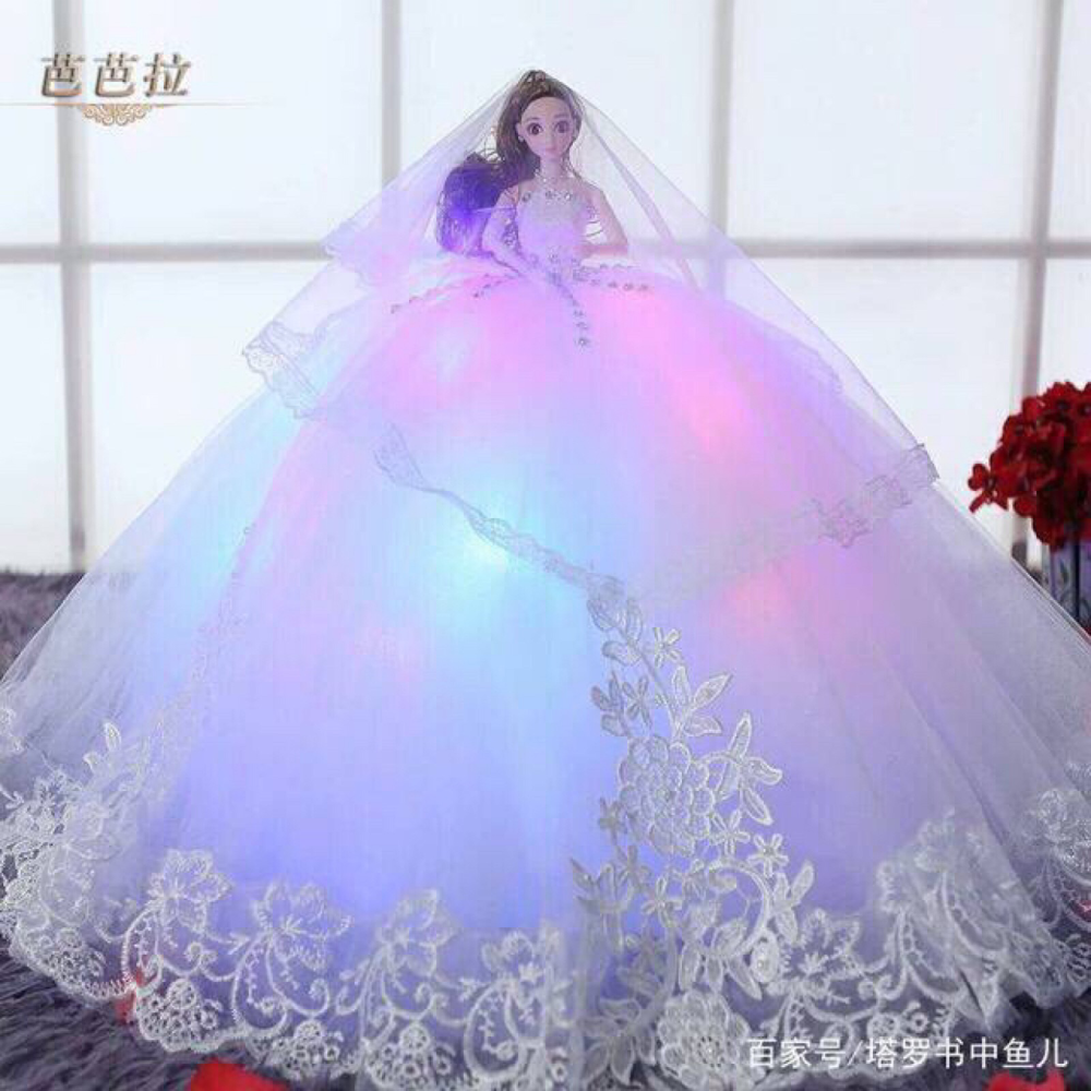 美丽的婚纱娃娃