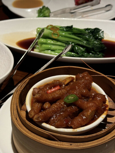 一万个春和景明
太子湾的郁金香花期未至先在翠湖赏个够叭 !!
豉汁凤爪脱骨红米肠的虾仁紧实Q
无花果特调今日最佳喝完早茶依旧啃得下抹茶红豆法棍真得很不戳
莫非店主是传说中的极品饭灵根？
抹茶黄油块搭配绵糯中带…