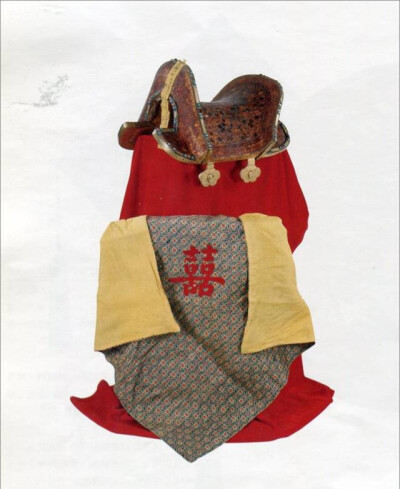 清  光绪大婚双喜马鞍  
北京故宫博物院藏
