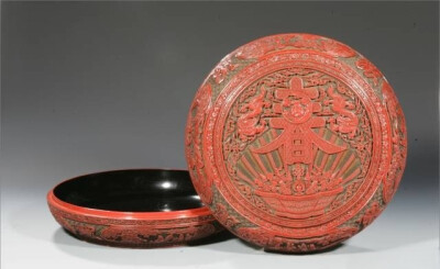 清乾隆  剔红春字捧盒  
观复博物馆藏
