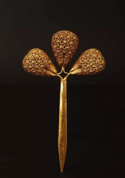 宋代  三股荔枝头金发簪 
厦门观复博物馆藏
