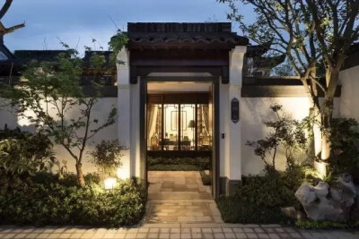 在自己的小庭院里满满的都是幸福的味道。