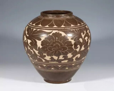 金代  磁州窑酱釉刻牡丹纹大罐
观复博物馆藏
