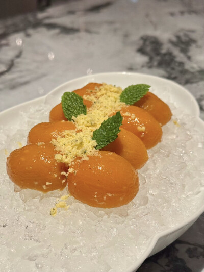 隐于春城食在云飨
烟火气要吸漂亮饭也要尝
这几天的小鸽砸吃得够够哒回到村里馋虫应该可以关得牢牢哒
版纳树番茄真酸呐嗜酸之人也觉酸