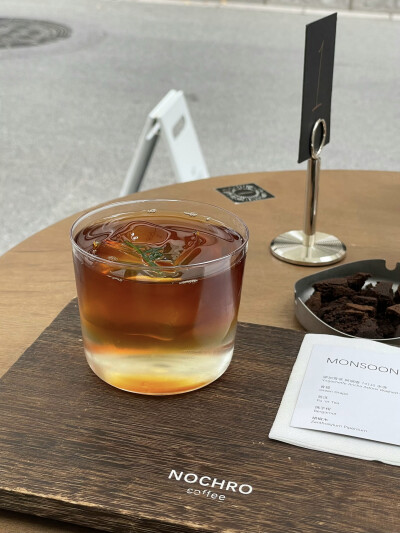 隐于春城食在云飨
烟火气要吸漂亮饭也要尝
这几天的小鸽砸吃得够够哒回到村里馋虫应该可以关得牢牢哒
版纳树番茄真酸呐嗜酸之人也觉酸