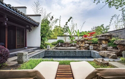 在自己的小庭院里满满的都是幸福的味道。