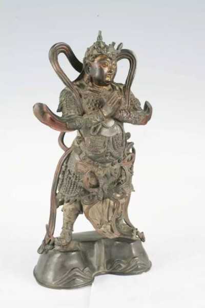 明代  铜鎏金阿弥陀佛像
观复博物馆藏
