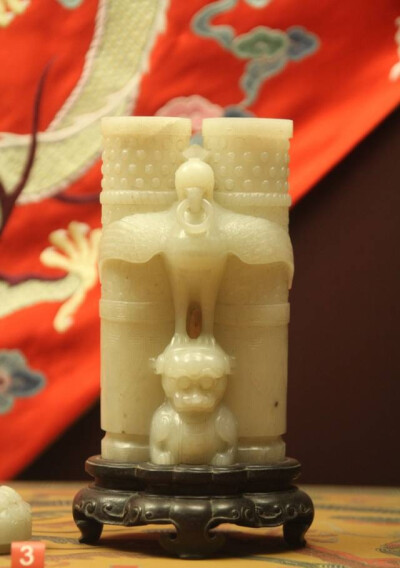 明代  青玉合卺杯
北京故宫博物院藏
