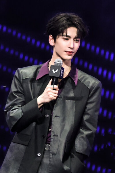 cr.Heartthrob-张凌赫