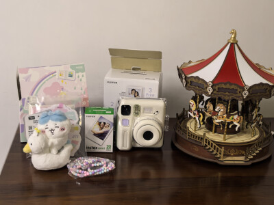 提前送我新年礼物拍立得加二十张相纸还有鸭鸭小八