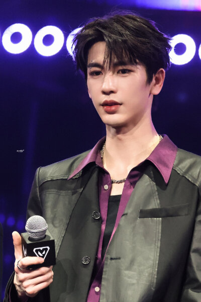 cr.Heartthrob-张凌赫