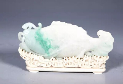 清代  翡翠雕鳜[guì]鱼摆件
观复博物馆藏  

