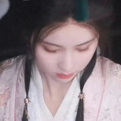 记行云梦影，步凌波，仙衣剪芙蓉