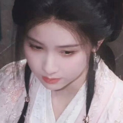 记行云梦影，步凌波，仙衣剪芙蓉