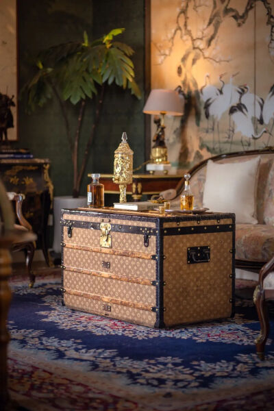 1900年代法国顶奢品牌路易威登出品Monogram帆布经典老花款方形行李箱