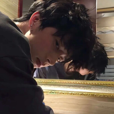 海水与礁石相互碰撞玫瑰迎着夏日盛放