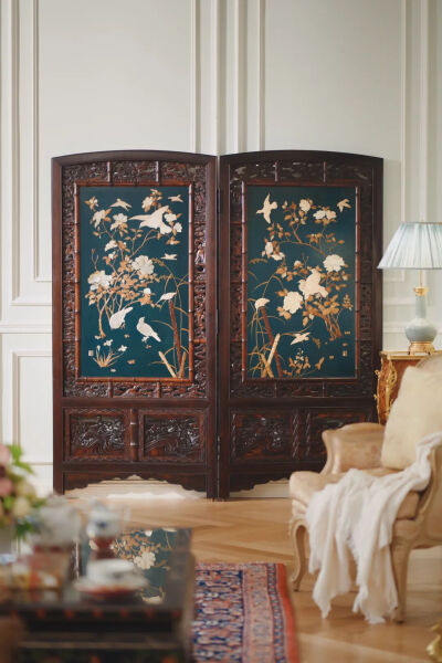 19世纪末日本明治时期出品硬木镂雕「四时花卉珍禽图」芝山镶嵌双面屏风
