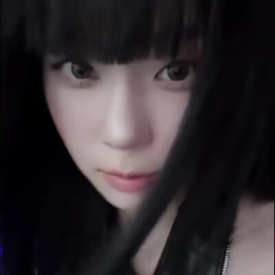 我要哭了这个黑长直齐刘海