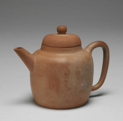 清 道光 “风月依然似去年 孟臣制”款紫砂壺
台北故宫博物院藏
