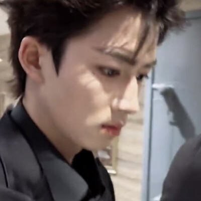 在你的盲点里寸步不移