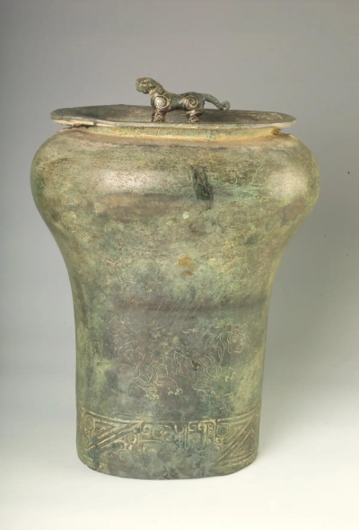 战国虎纽铜錞于
湖南省博物馆藏
