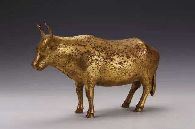 西汉  铜鎏金牛
观复博物馆藏
