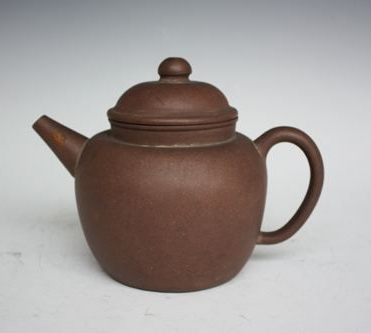明 陈用卿制紫砂圆壶
1965年镇江水泥厂出土
