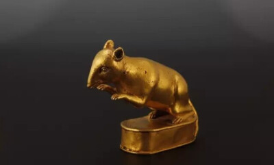 明代  金鼠
上海观复博物馆藏
 
