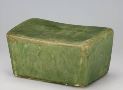唐代  绿釉方形枕 
观复博物馆藏
