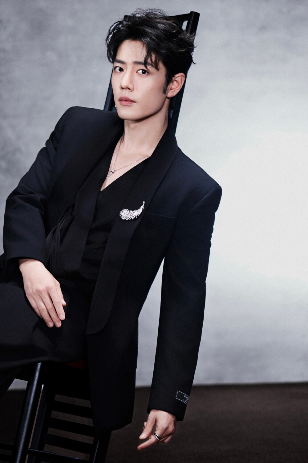 光影捕捉，赴一场视听之约。今晚与@肖战 一起以匠心守初心，聆听时代声音，见证文艺绽放。#中国网络视听盛典# ​​​