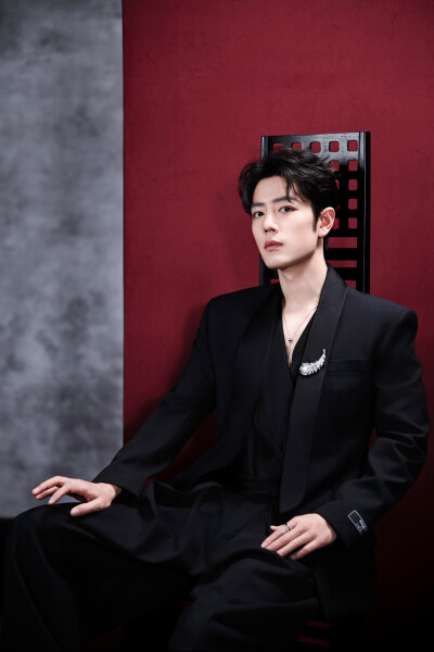 光影捕捉，赴一场视听之约。今晚与@肖战 一起以匠心守初心，聆听时代声音，见证文艺绽放。#中国网络视听盛典# ​​​