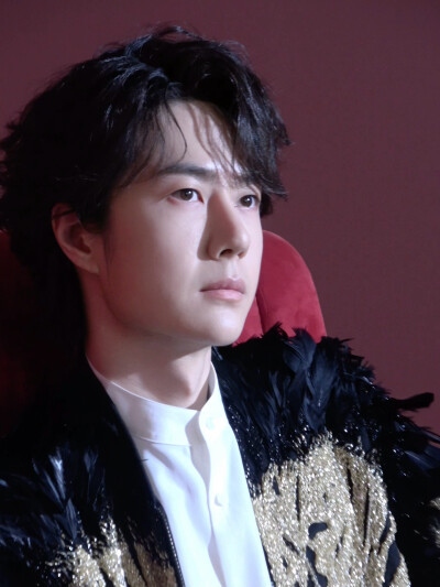 #王一博[超话]# · #王一博2026年央视总台春晚#
这live也太闪耀了吧@UNIQ-王一博
一起期待今晚20:00《2026年春节联欢晚会》#春晚#歌舞节目 《闪耀动起来》！[你好] ​​​