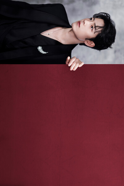 光影捕捉，赴一场视听之约。今晚与@肖战 一起以匠心守初心，聆听时代声音，见证文艺绽放。#中国网络视听盛典# ​​​