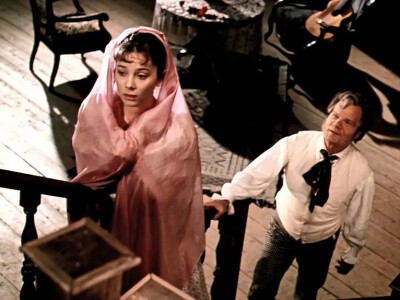 加琳娜·贝利亚耶娃（Galina Belyayeva），1961年生人，最富盛名的苏联电影和戏剧女星之一。17岁的她刚出道起就因《我亲昵而温柔的野兽》一鸣惊人，随后《安娜·巴甫洛娃》的大获成功更使她被誉为苏联电影界最具光明的…