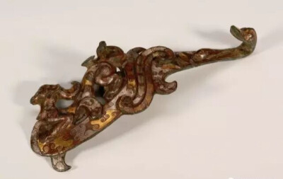 汉代  铜错金银鸭嘴带钩及局部
观复博物馆藏
