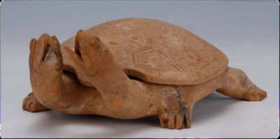 汉代  双首龟形陶砚
观复博物馆藏
