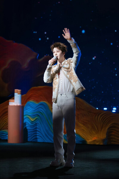 光从东方来西安王栎鑫
