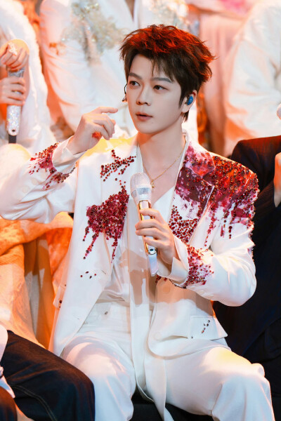 光从东方来西安王栎鑫
