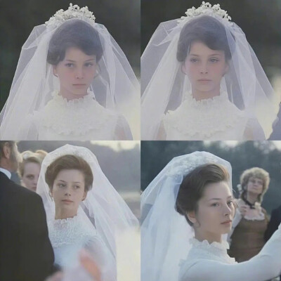 加琳娜·贝利亚耶娃（Galina Belyayeva），1961年生人，最富盛名的苏联电影和戏剧女星之一。17岁的她刚出道起就因《我亲昵而温柔的野兽》一鸣惊人，随后《安娜·巴甫洛娃》的大获成功更使她被誉为苏联电影界最具光明的…