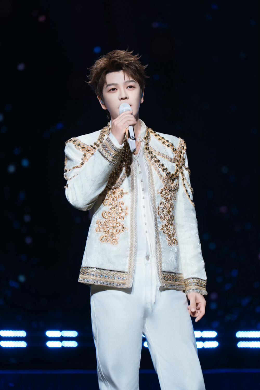 光从东方来西安王栎鑫
