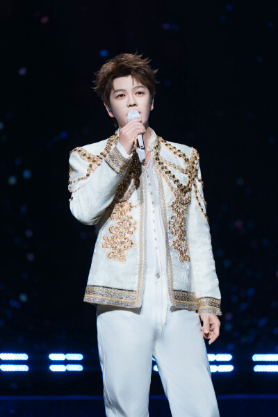 光从东方来西安王栎鑫
