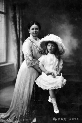 威廉明娜与朱莉安娜