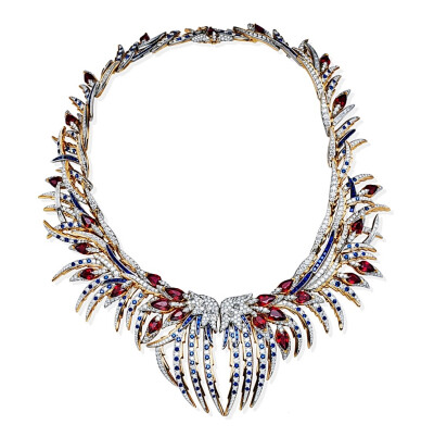 蒂芙尼的羽毛项链，由传奇设计大佬让·史隆伯杰设计，项链的主人是传奇模特+前蒂森男爵夫人菲奥娜·坎贝尔-沃尔特