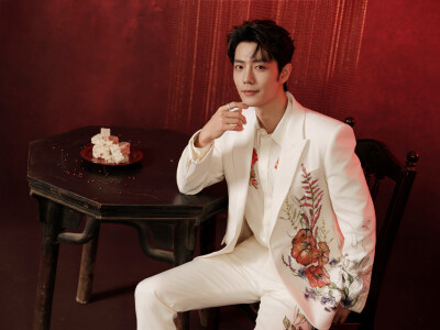 岁岁安康，年年欢畅。此间烟火，共迎花开。今晚和@肖战 #北京台春晚# 见[送花花] ​​​