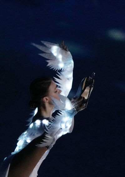 2022年北京冬奥会花样滑冰表演滑
俄罗斯奥委会选手安娜·谢尔巴科娃在表演中
毛建军 摄
