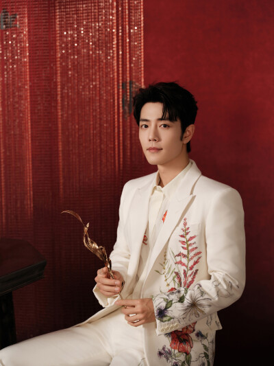 岁岁安康，年年欢畅。此间烟火，共迎花开。今晚和@肖战 #北京台春晚# 见[送花花] ​​​